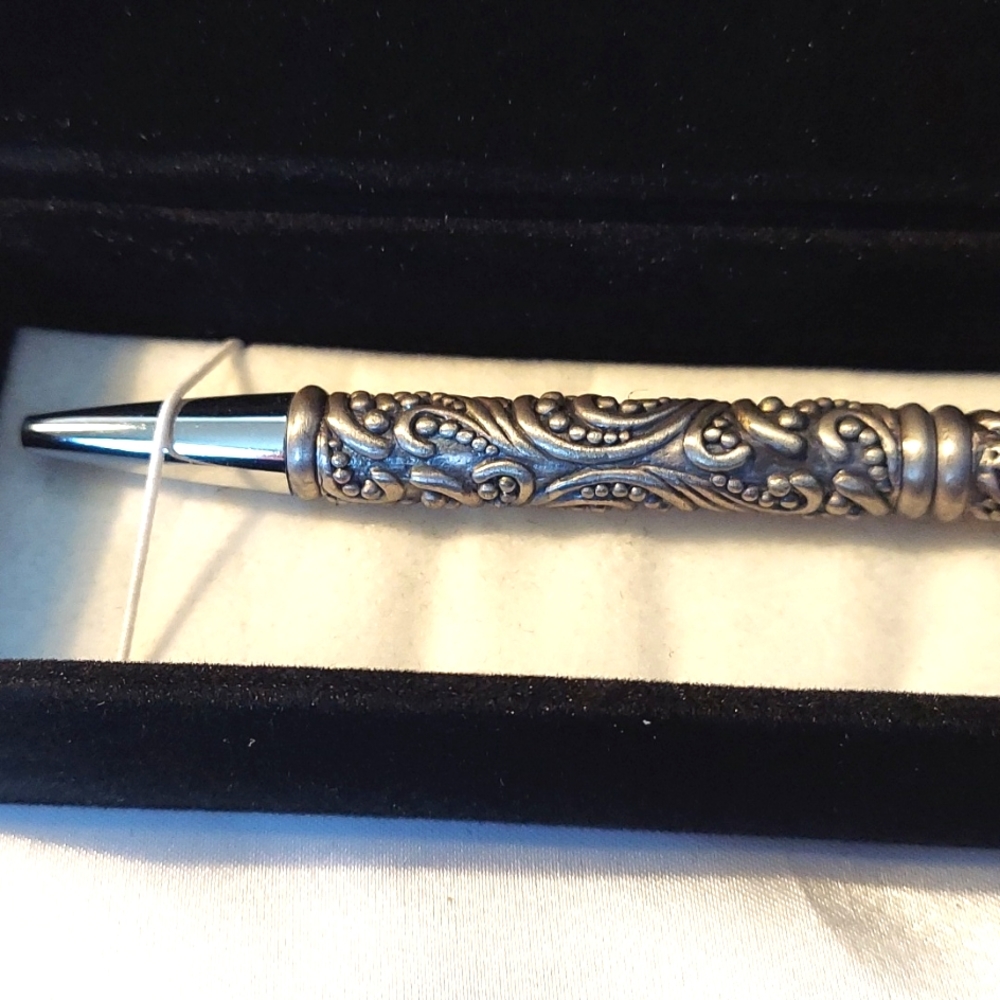 Ballpoint Pen Twist Open with Velvet Gift‎ Box NWOT - Picture 3 of 3